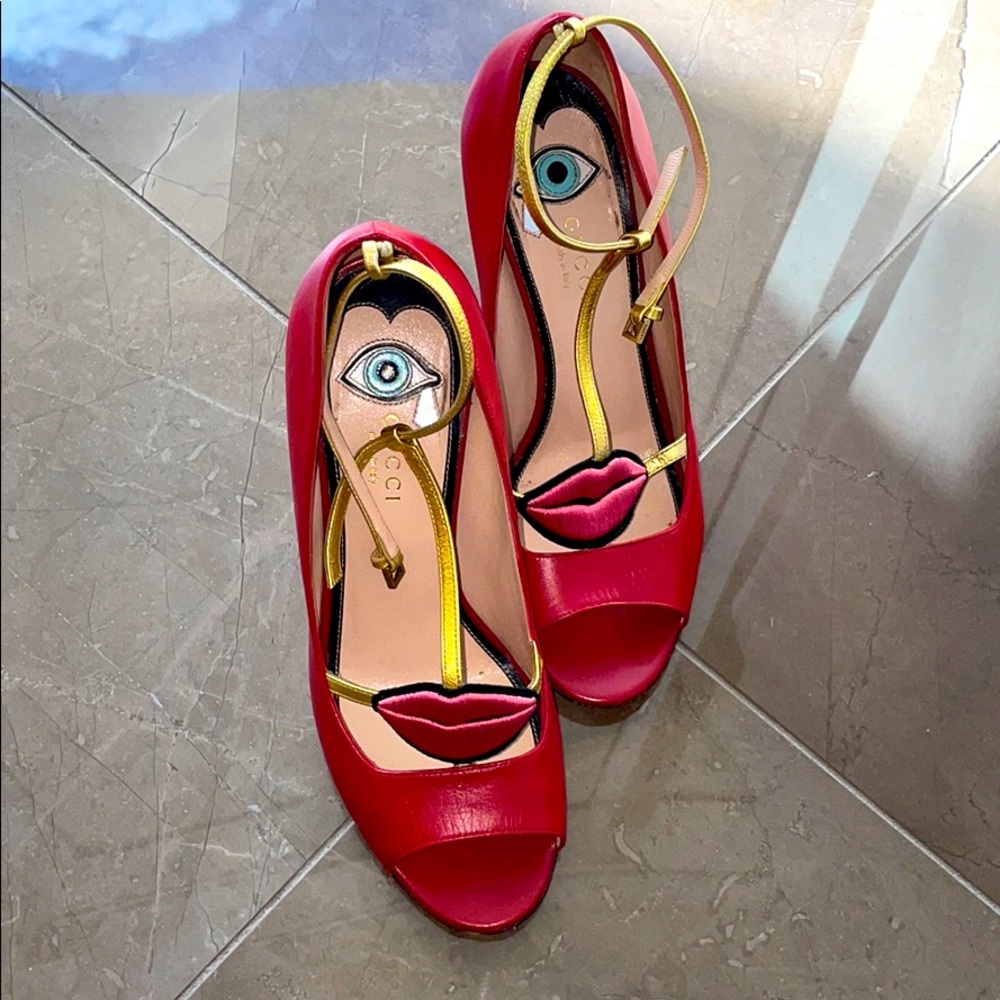 Gucci red lips 💋 💄 T-strap Pumps 👠